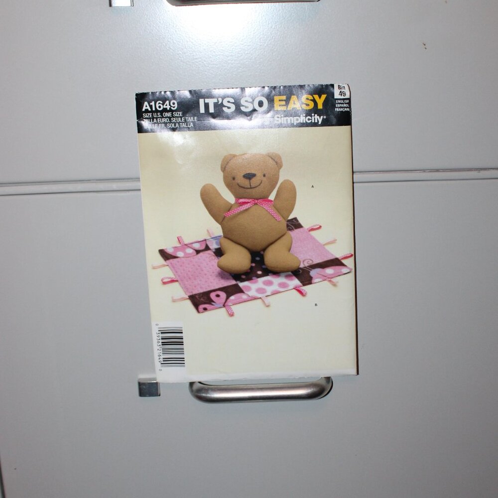 Simplicity A1649 Sewing Pattern 12 1/2 Inch Stuffed Bear with Blanket uncut FF
